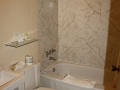 1bdrm11-bath20140714_3686.jpg